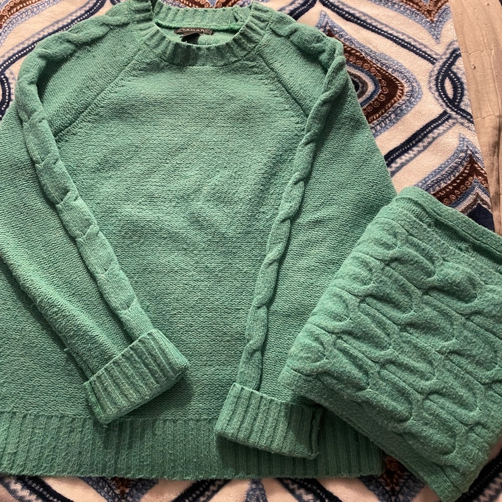 Green Cable Knit Women's Sweater